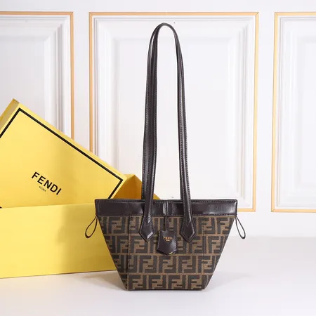 フェンディ ショルダーバッグ