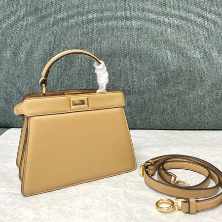 フェンディ ハンドバッグ