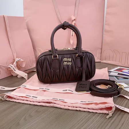 ミュウミュウ ハンドバッグ