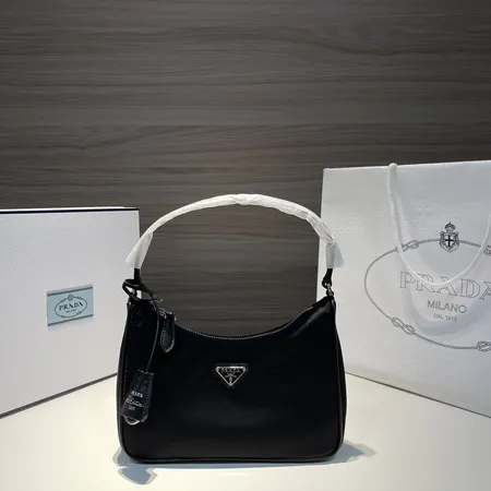 プラダ ハンドバッグ