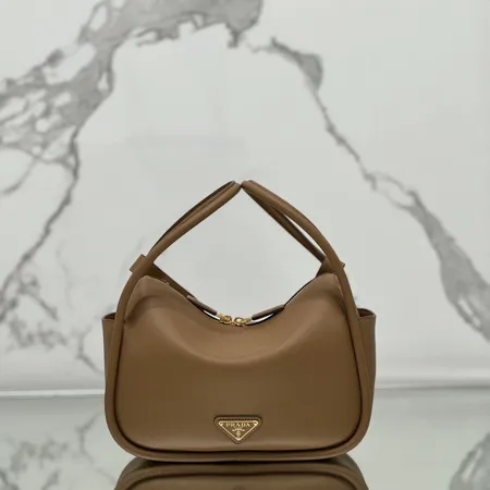 プラダ ハンドバッグ
