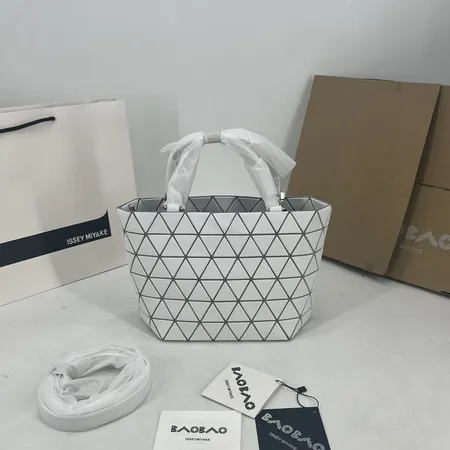 ミュウミュウ ハンドバッグ