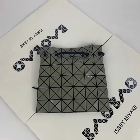 イッセイ ミヤケ ショルダーバッグ