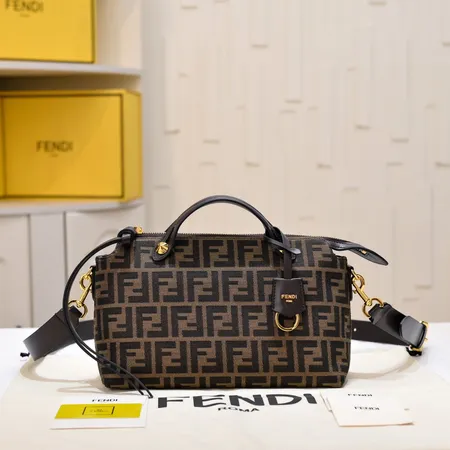 フェンディ ハンドバッグ