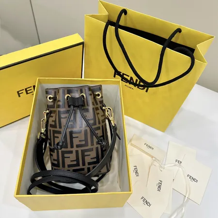 エムシーエム ショルダーバッグ