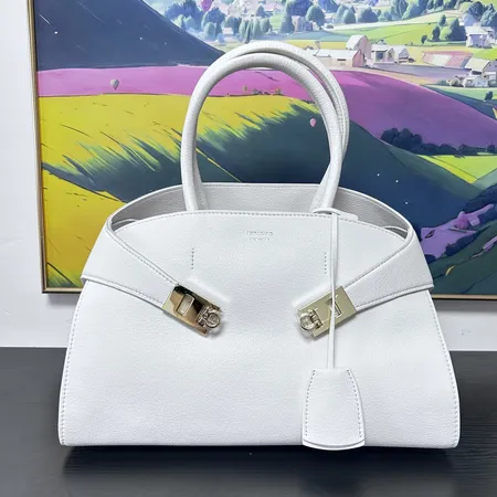 フェラガモ ハンドバッグ