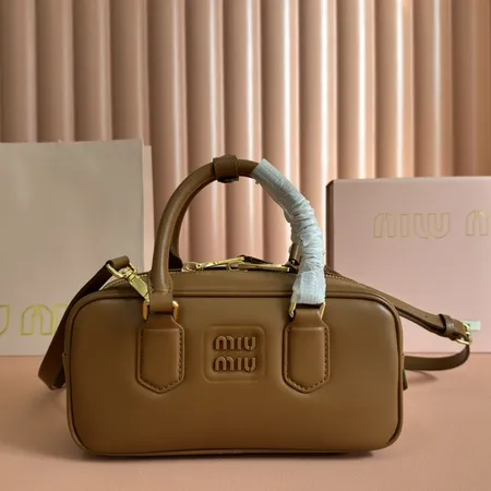 ミュウミュウ ハンドバッグ