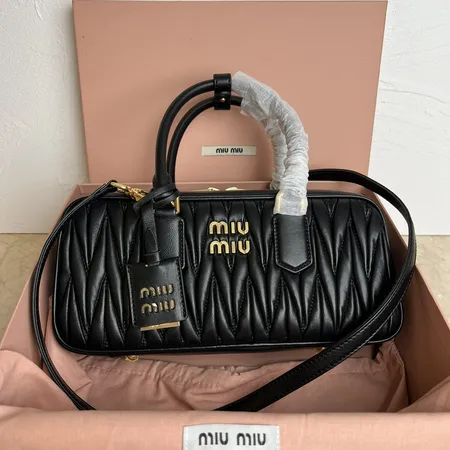 ミュウミュウ ハンドバッグ