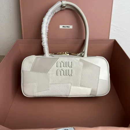 ミュウミュウ ハンドバッグ