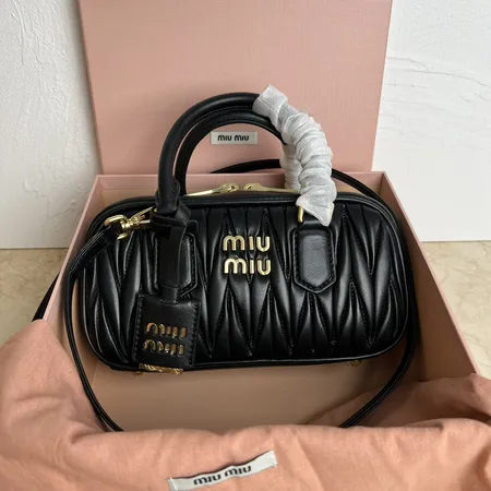 ミュウミュウ ハンドバッグ