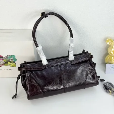 プラダ ハンドバッグ