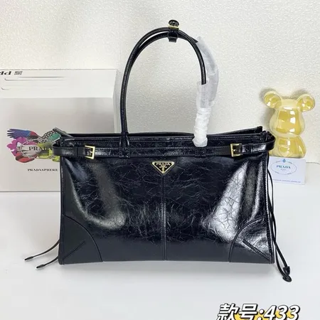 プラダ ハンドバッグ