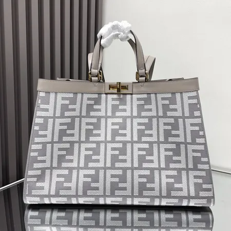 フェンディ ハンドバッグ