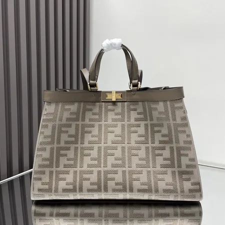 フェンディ ハンドバッグ