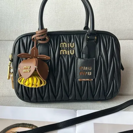 ミュウミュウ ハンドバッグ