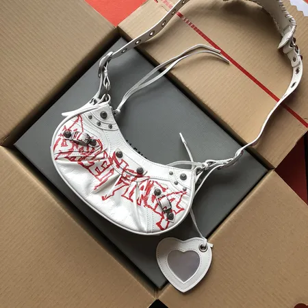 バレンシアガ ショルダーバッグ