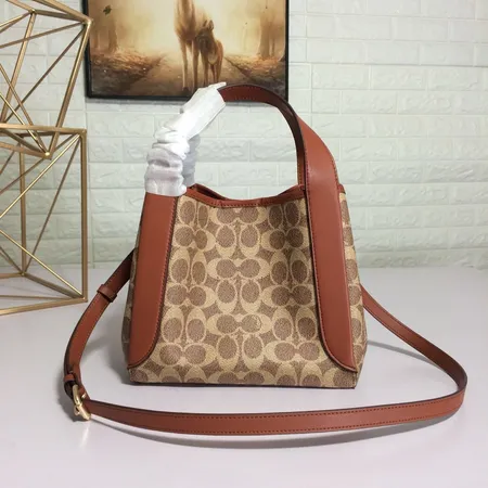 コーチ ハンドバッグ