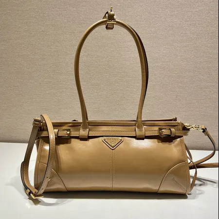 プラダ ハンドバッグ