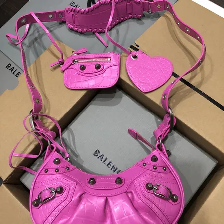 バレンシアガ ショルダーバッグ