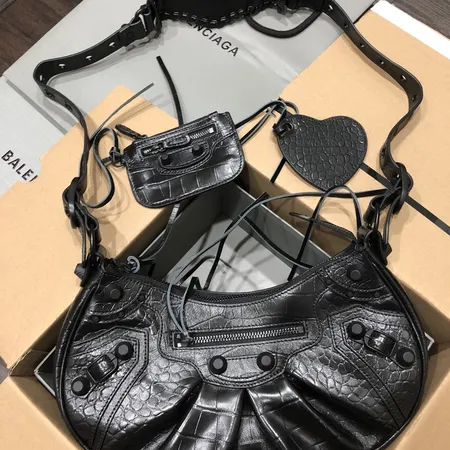 バレンシアガ ショルダーバッグ