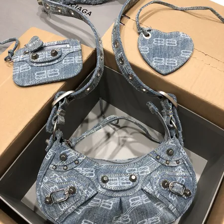 バレンシアガ ショルダーバッグ