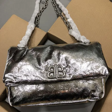 バレンシアガ ショルダーバッグ