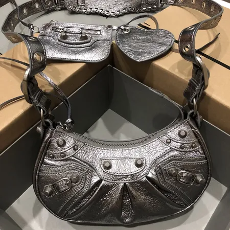 バレンシアガ ショルダーバッグ