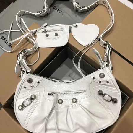 バレンシアガ ショルダーバッグ