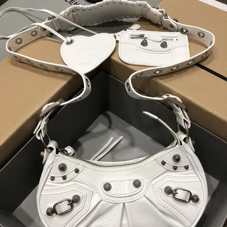 バレンシアガ ショルダーバッグ