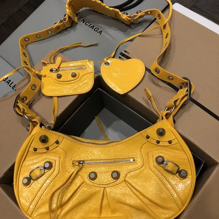 バレンシアガ ショルダーバッグ