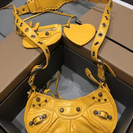 バレンシアガ ショルダーバッグ