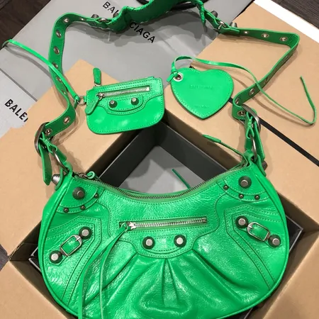 バレンシアガ ショルダーバッグ