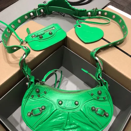 バレンシアガ ショルダーバッグ