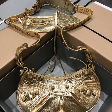 バレンシアガ ショルダーバッグ