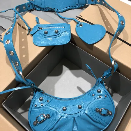 バレンシアガ ショルダーバッグ