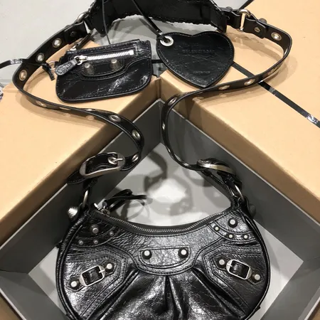 バレンシアガ ショルダーバッグ