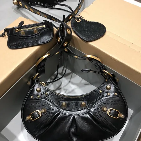 バレンシアガ ショルダーバッグ