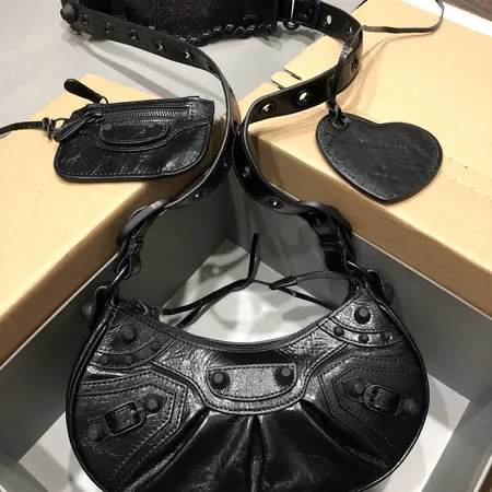 バレンシアガ ショルダーバッグ