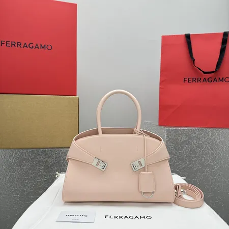 フェラガモ ハンドバッグ
