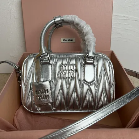 ミュウミュウ ハンドバッグ