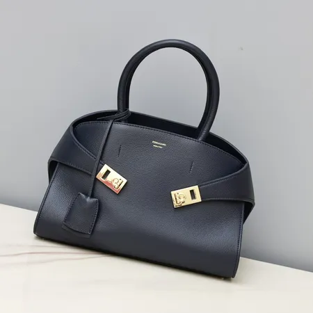 イッセイ ミヤケ ハンドバッグ