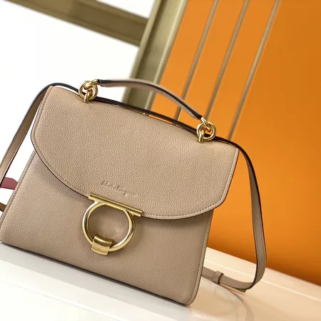 イッセイ ミヤケ ハンドバッグ