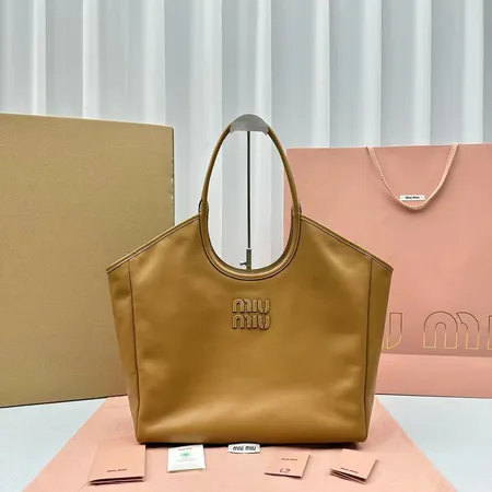 ミュウミュウ ショルダーバッグ