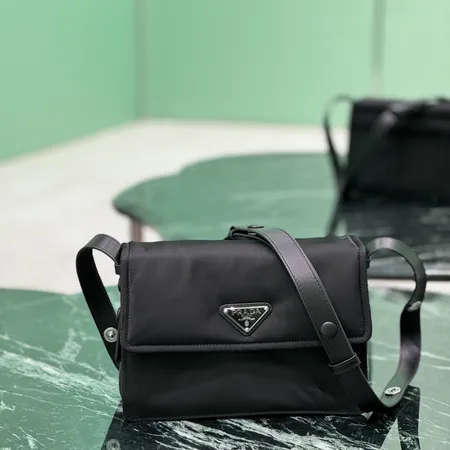 プラダ ショルダーバッグ