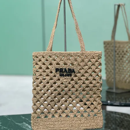 プラダ ハンドバッグ