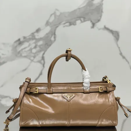 プラダ ショルダーバッグ