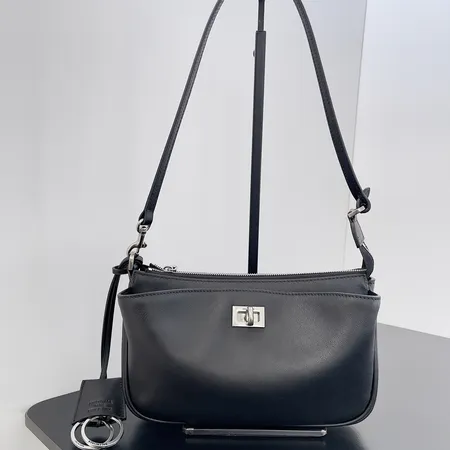 バレンシアガ ショルダーバッグ