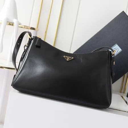 プラダ ショルダーバッグ