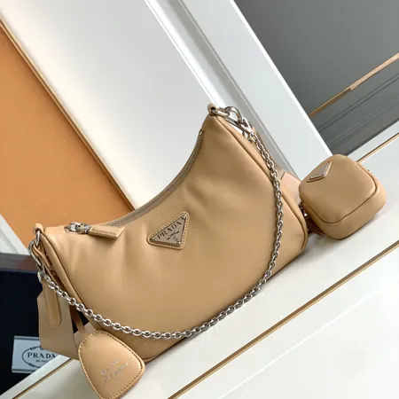 プラダ ショルダーバッグ