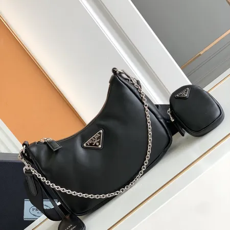 プラダ ショルダーバッグ